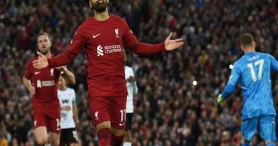 Bóng đá Anh 4/5: Mohamed Salah cân bằng thành tích Luis Suarez
