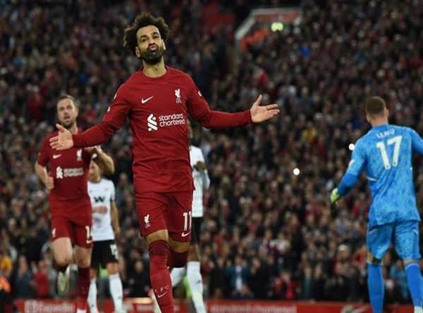 Bóng đá Anh 4/5: Mohamed Salah cân bằng thành tích Luis Suarez